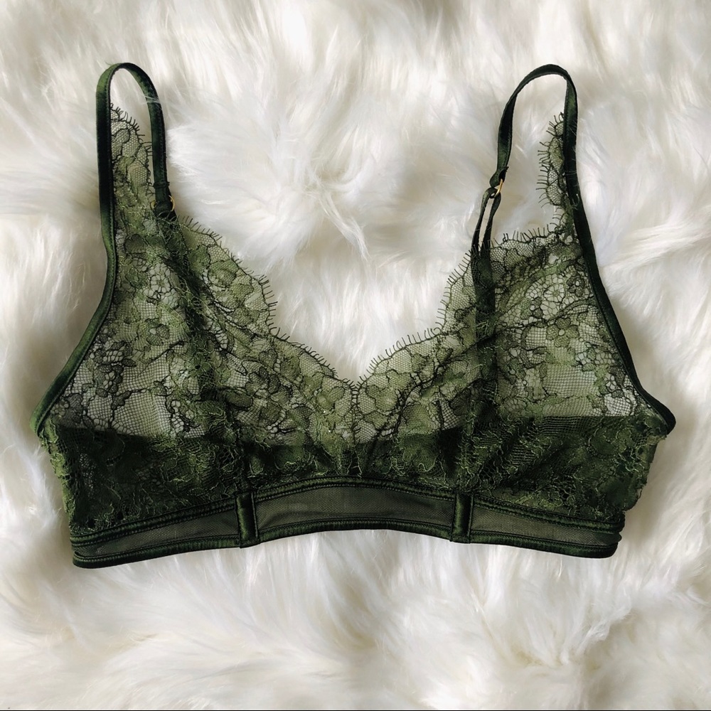 VICTORIAS SECRET Bundle 2 Lace Bra